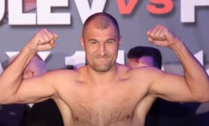 Поранешен светски шампион посочува дека би ги победил Бивол, Бенавидез и Бетербиев