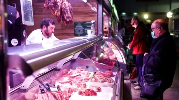 Изречени 60 казни на ресторани, месарници и рибарници