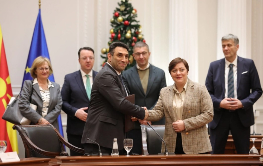 ПОТПИШАН ДОГОВОРОТ ЗА ЗЕМ ОД ЕБОР „ТЕЖОК“ 20,9 МИЛИОНИ ЕВРА – парите ќе се трошат за електрични локомотиви со резервни делови