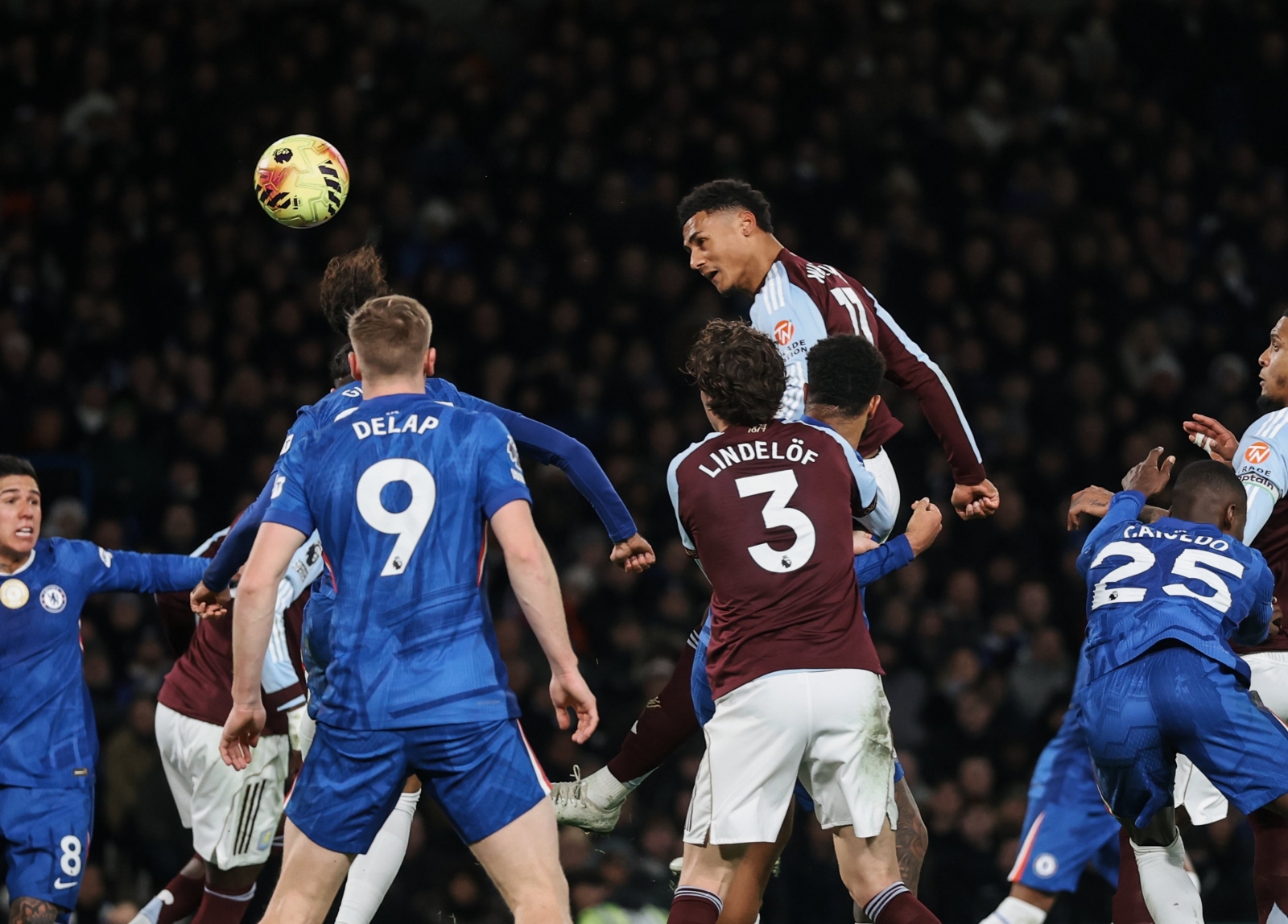 Падна и Челси: Серијата на Астон Вила стигна до десет победи (ВИДЕО)