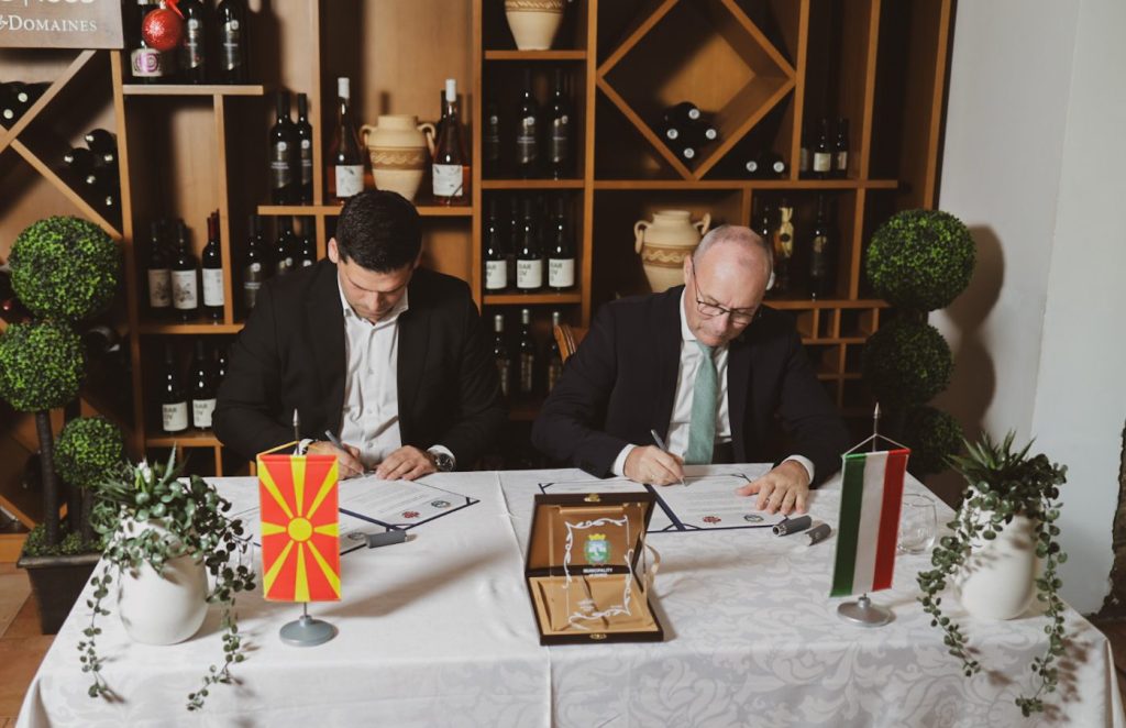 ПОТПИШАНО ПИСМО СО НАМЕРИ ЗА ПРИЈАТЕЛСКА СОРАБОТКА ПОМЕЃУ ОХРИД И ВЕСПРЕМ