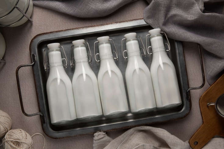 Земјоделците во соседна држава подаруваат млеко на граѓаните