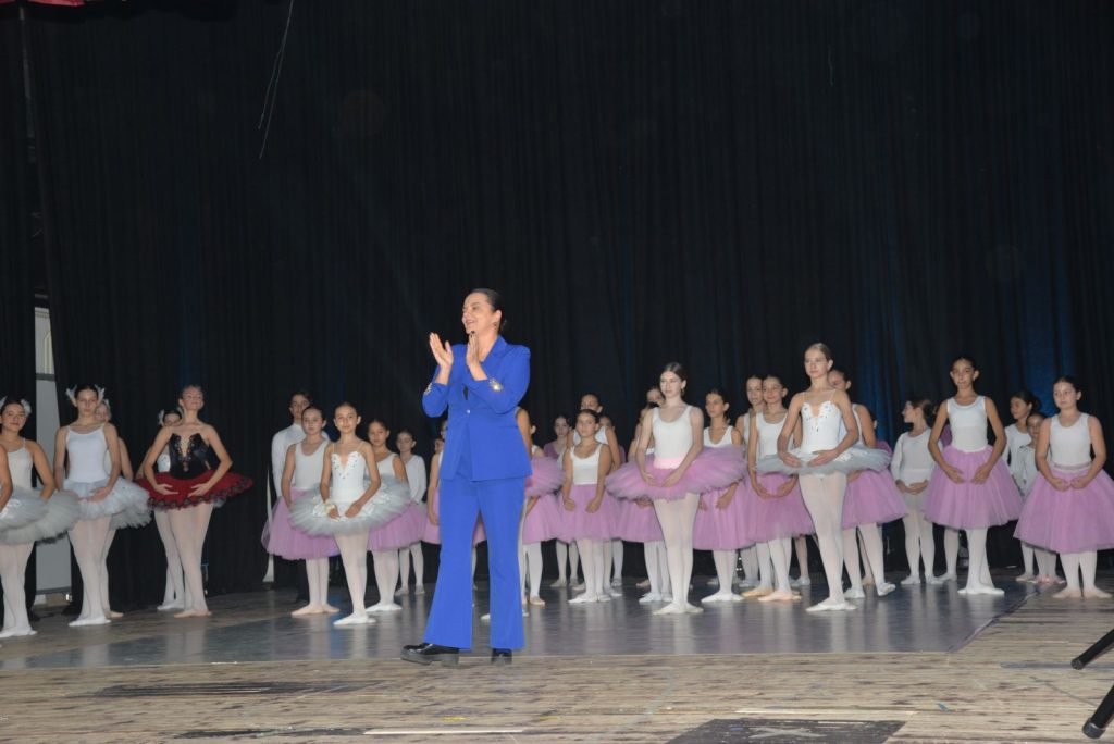 Гевгелија во балетски сјај: јубилеен концерт на Балетскиот оддел во ООМУ „В. Карајанов“ со фрагменти од „Лебедово езеро“