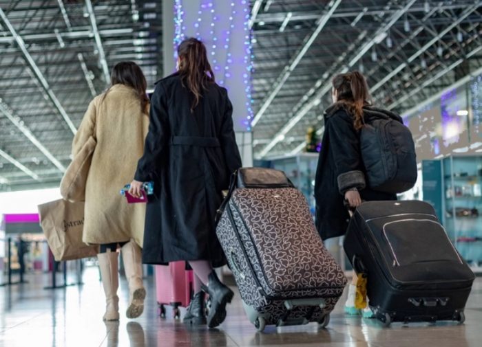 МИЦКОСКИ: Охрабрува трендот што голем број од македонските граѓани кои заминале од државата, полека се враќаат во Македонија