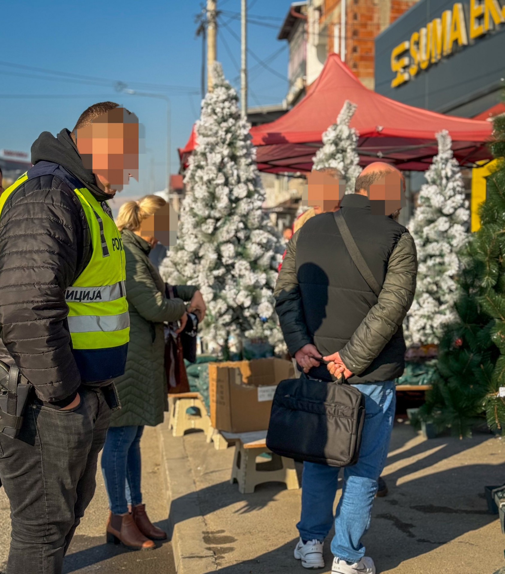 ЗАВРШИ ЗИМСКАТА ПРИКАЗНА „ЗИМЗОЛЕНД“: Забавниот парк немал дозвола да работи и да постави реквизити во Скопје