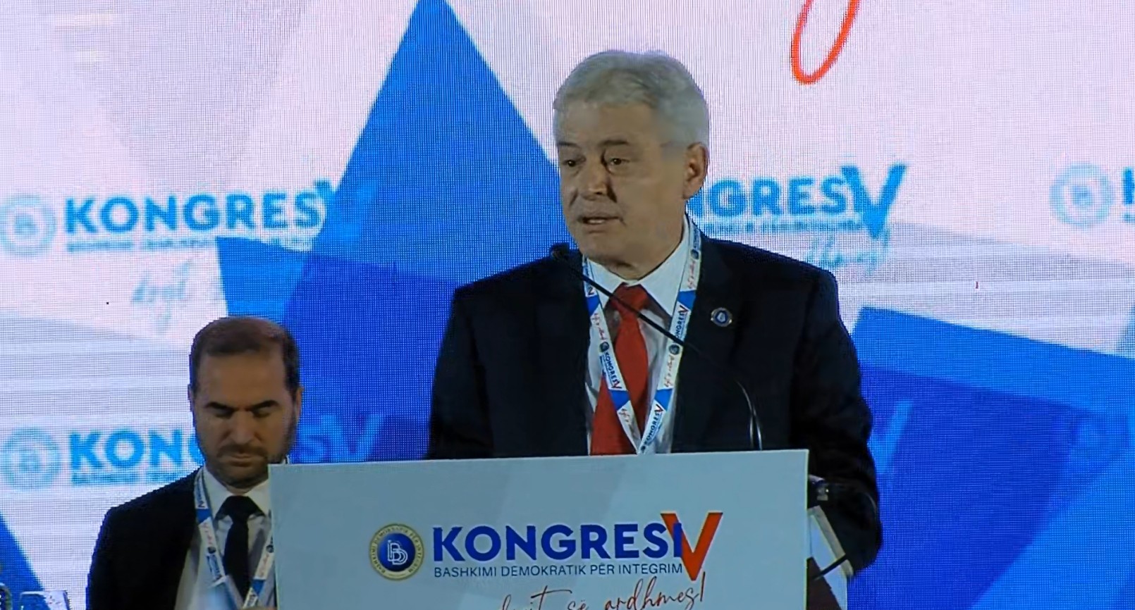 Експерти: Барањата на Ахмети се надвор од Рамковниот договор, смените во опозицијата се козметички