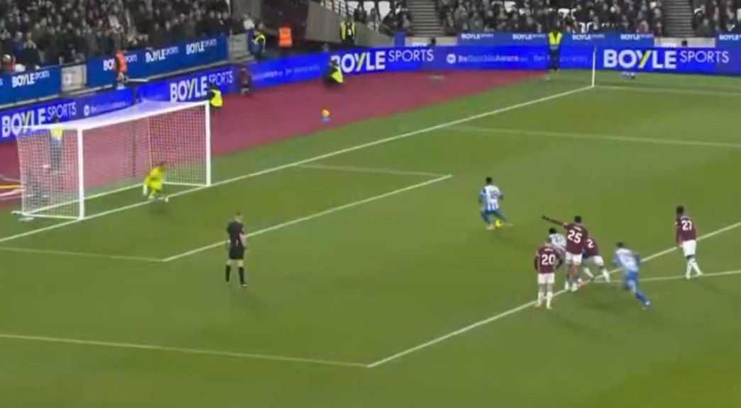 Не е паненка за секого: Велбек не се прослави (ВИДЕО)