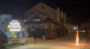 ДЕН ЗА ДЕРБИ „Чкембари“ со огномет сред ноќ ги „вознемируваа“ вардарци (ВИДЕО)