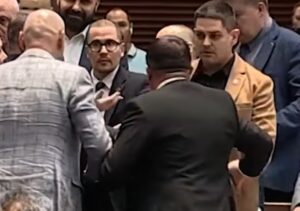 ВИДЕО: Се степаа пратениците во бугарскиот парламент