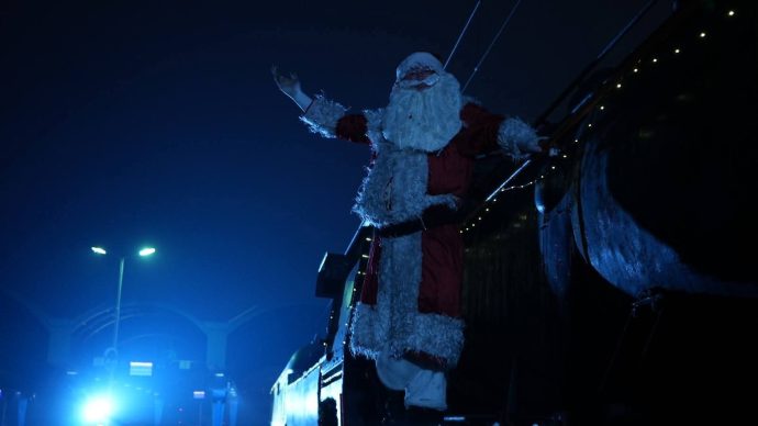 „Дедо Мраз дојде со воз“ – новогодишна театарска претстава за деца на Железничката станица – Скопје