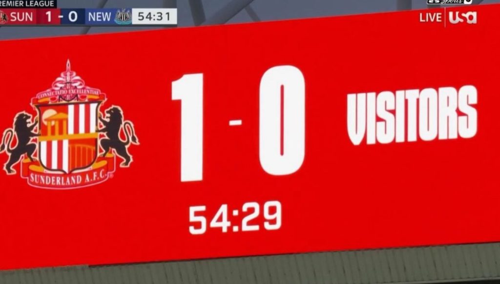 Хит фотогрфија од дербито во Премиер лигаата: Вакво нешто не се памети (ФОТО)