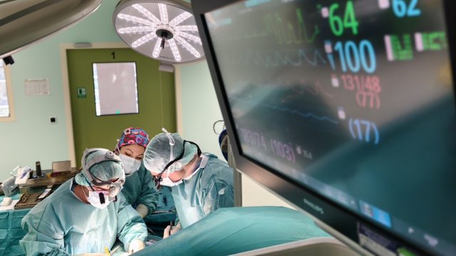 Во Клиниката Жан Митрев изведена минимално инвазивна операција на срце без сечење на градната коска