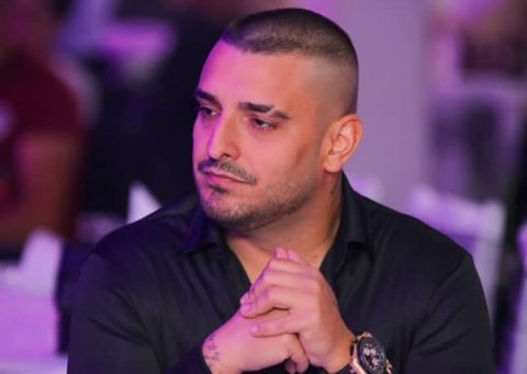 „Фала ти, не требаше“ – Дарко Лазиќ го отвори куферот и се изненади од тоа што го виде  (видео)