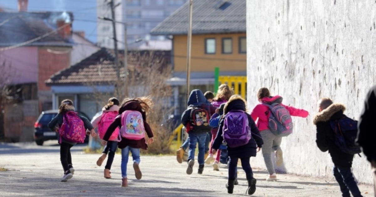 Почнува зимскиот распуст за основците и средношколците