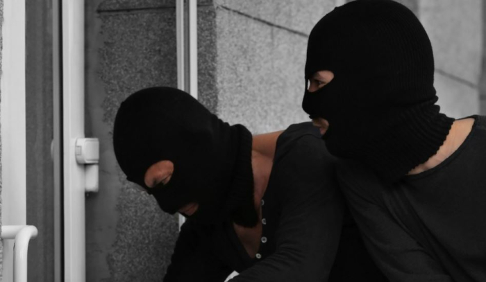 Приведени двајца крадци од Куманово, на сила одзеле делови од автобус