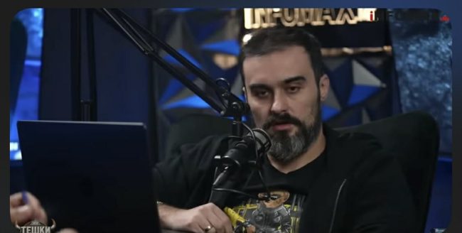 НАПАДНАТИ НОВИНАРИТЕ НА „ИНФОМАКС“, НАПАЃАЧОТ ЈА ИСКРШИЛ ВРАТАТА И НАСИЛНО ВЛЕГОЛ ЗА ВРЕМЕ НА ЕМИСИЈА ВО ЖИВО