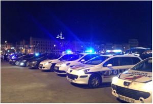 Три жени се избодени во париското метро