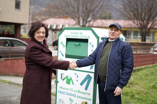Контејнери за текстилен отпад пред сите месни заедници во општина Кисела Вода