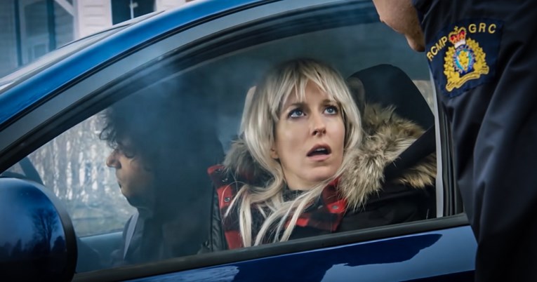 Си купила марихуана, па видела полиција и ја фрлила низ прозор! Кривични пријави за две лица од Кичево!