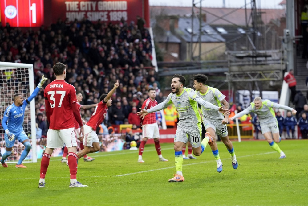 Сити во финишот го „скрши“ Нотингем Форест и скокна на врвот од табелата во Англија!