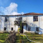 КУЌА ИЗГОРЕ ВО ПОЖАР ВО СЕЛО БАРЕШАНИ, МАНАСТИРОТ СВЕТИ МЕРКУРИЈ СОБИРА ДОНАЦИИ ЗА СЕМЕЈСТВОТО