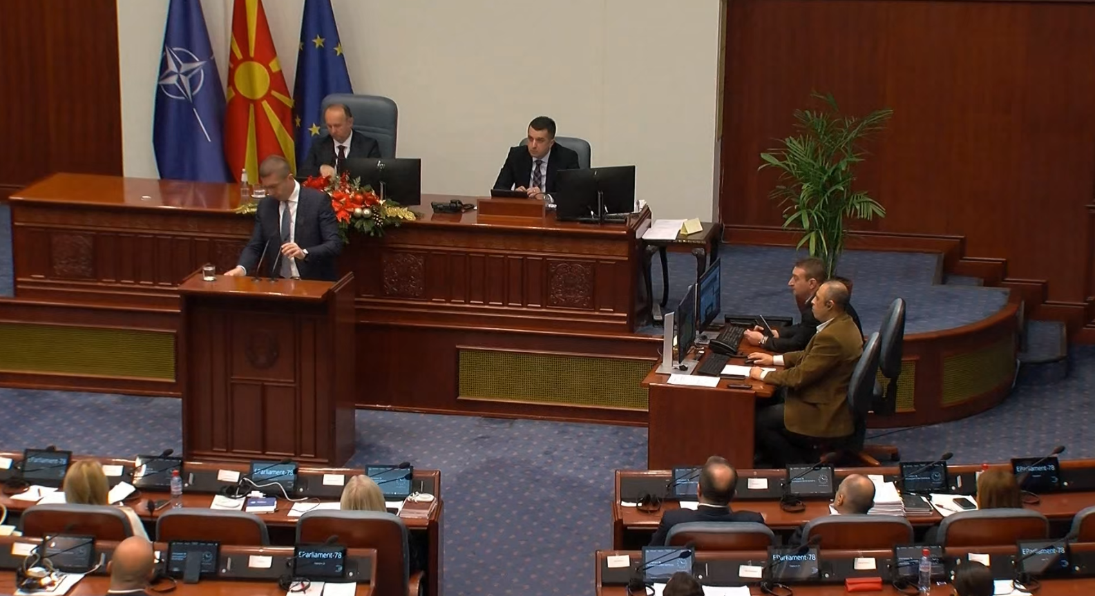 Собраниски дуел Мицкоски - Филипче: Кој владее како Третиот Рајх, а кој е општествен талог