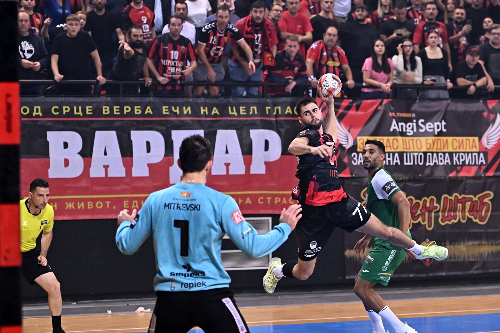 Вардар спогодбено ја прекина соработката со еден од македонските ракометари!