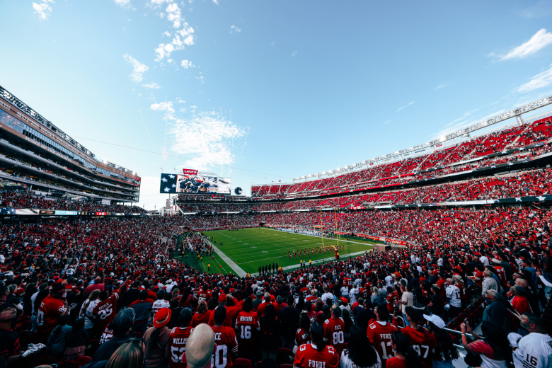 Драги гледачи, стадионот во Бостон не е во Бостон и во Сан Франциско не е во Сан Франциско