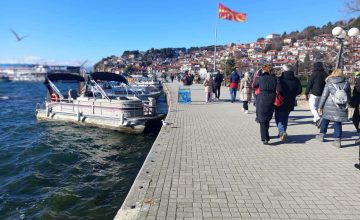 Фото: Охрид се полни за новогодишните празници