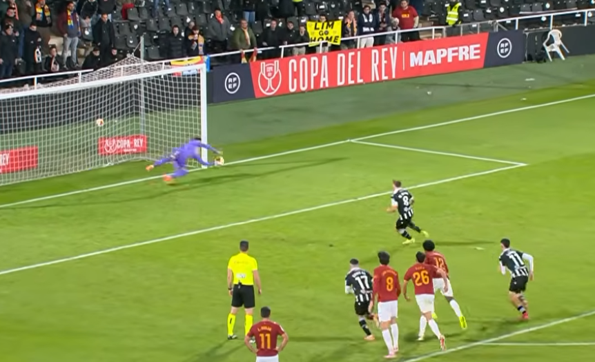 Столе Димитриевски одбрани пенал, ја однесе Валенсија во следна рунда (ВИДЕО)