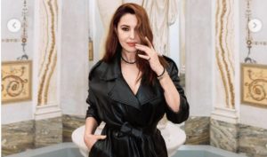 (ФОТО) МОНИКА БЕЛУЧИ СЕ ФОТОГРАФИРАЛА ВО СЕДМАТА ДЕЦЕНИЈА И ИЗГЛЕДА КАКО БОЖИЦА: Секси и шик издание на најубавата жена на светот!