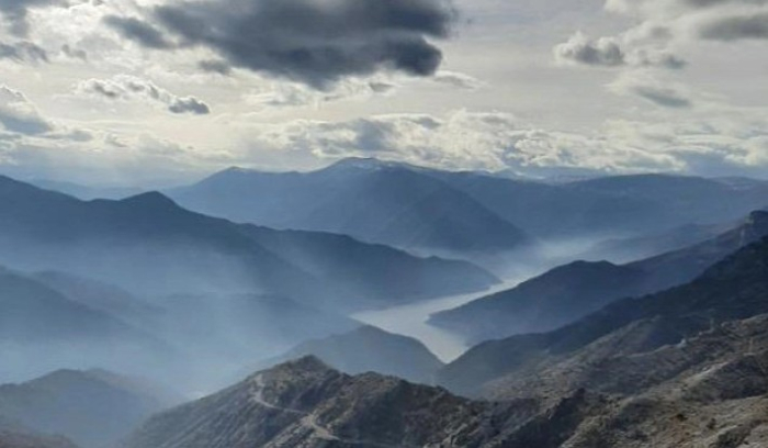 Променливо облачно со утринска магла, попладне дожд