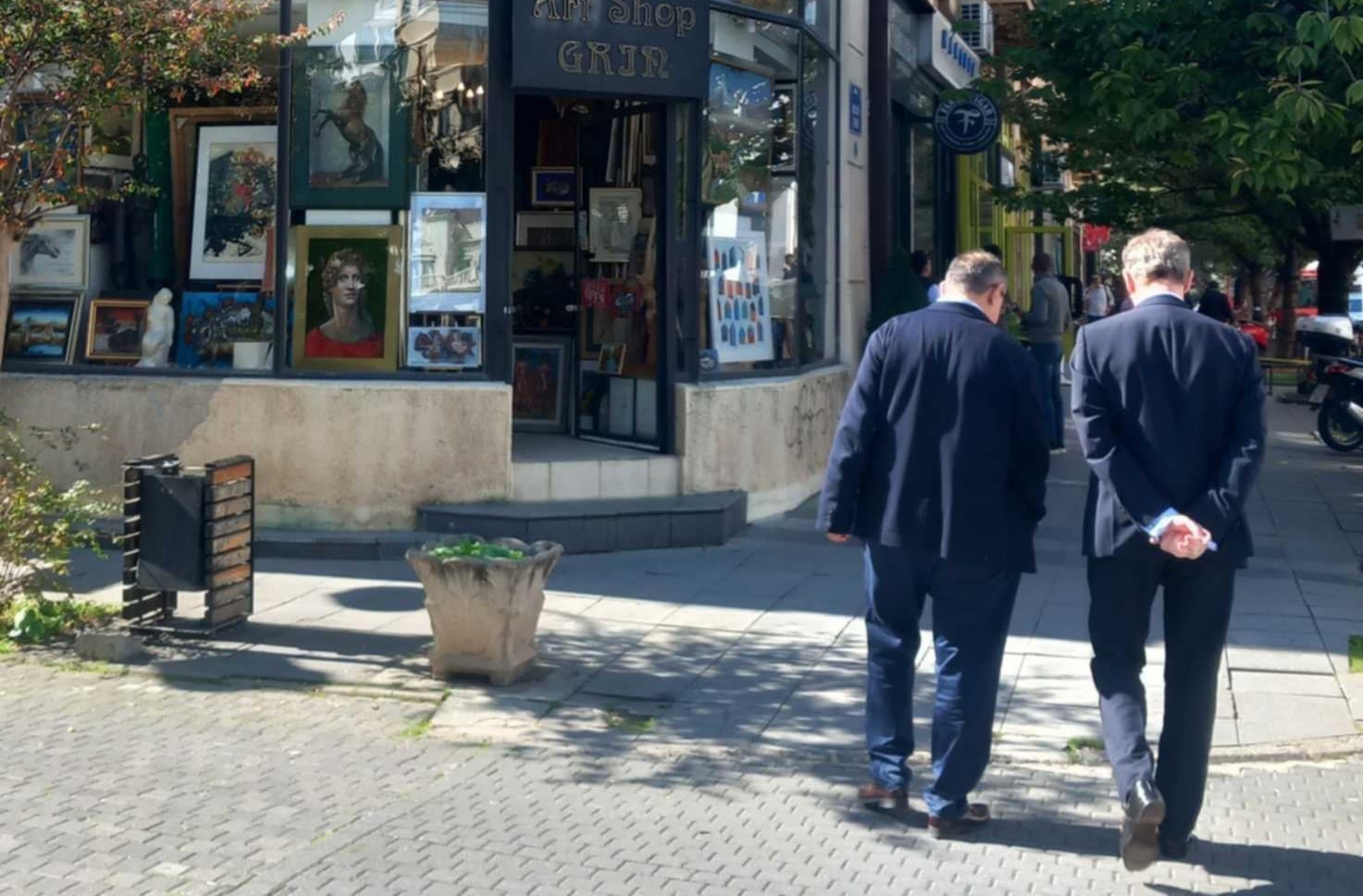 „НЕАКТИВНИТЕ БОГАТАШИ МОЖЕ ДА ПОТТИКНАТ ИНВЕСТИЦИСКИ РАСТ“: економистите се насочуваат кон сребрените потрошувачи