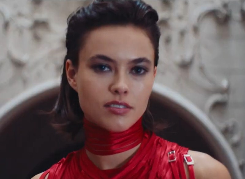 Музата на историјата „оживува“ во новата кампања на Renault Clio