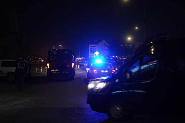 Осум лица повредени во сообраќајка на делницата Гостивар-Тетово