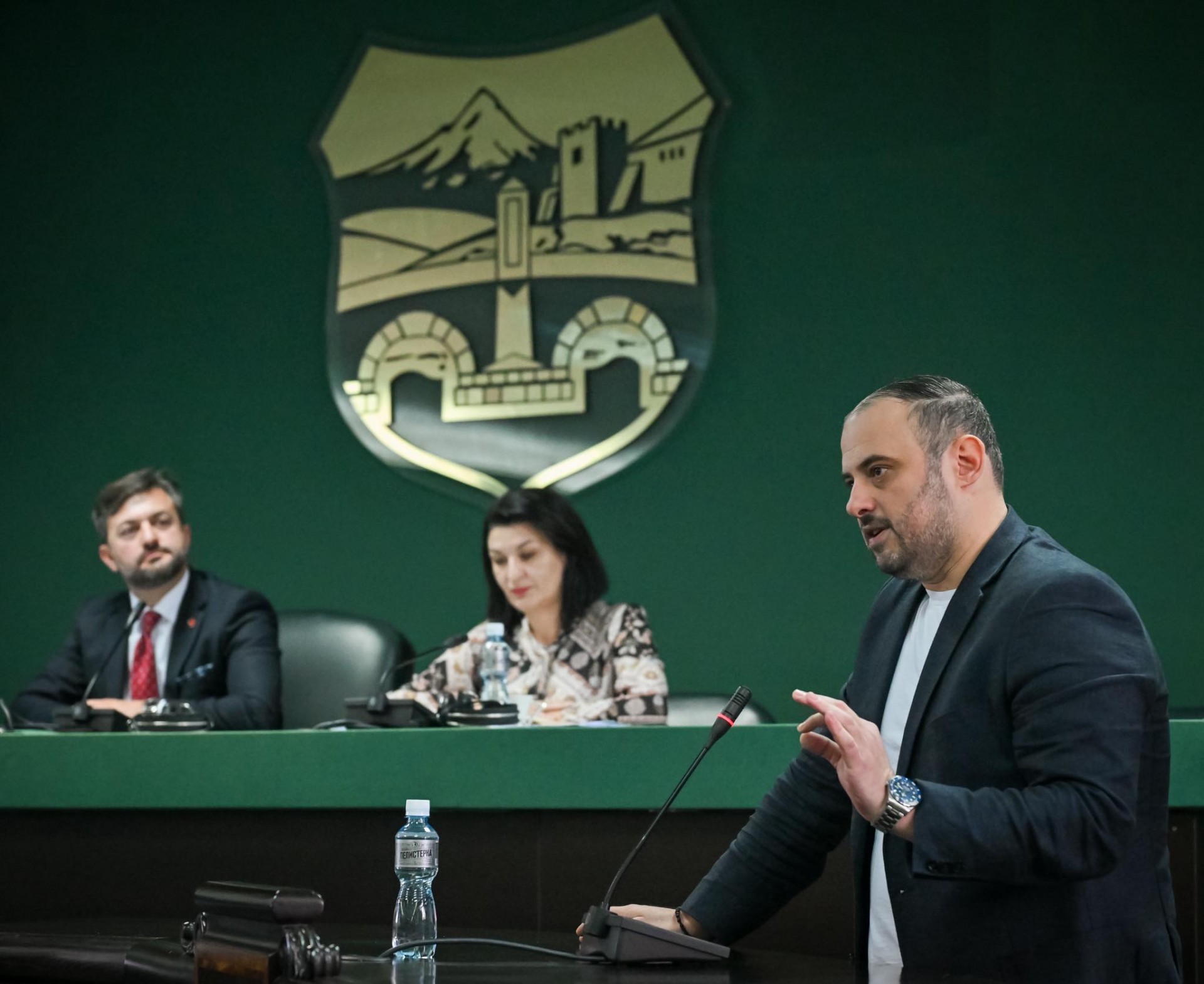 ОРЦЕ ГО ЗАТЕГА ЌЕСЕТО: Се намалуваат надоместоците за членовите на управните и надзорните одбори