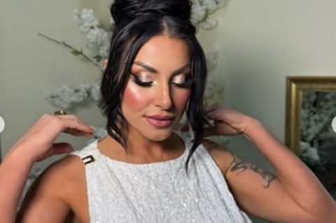 Гавазова за Среќна Нова ги пушти градите на слобода: Повторно е опасна за око, овој пат во светкаво бело без градник