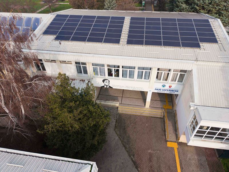 Заедно за одржлива иднина: ОКТА трета година донира соларни централи – повеќе енергија, помалку трошоци, почиста околина