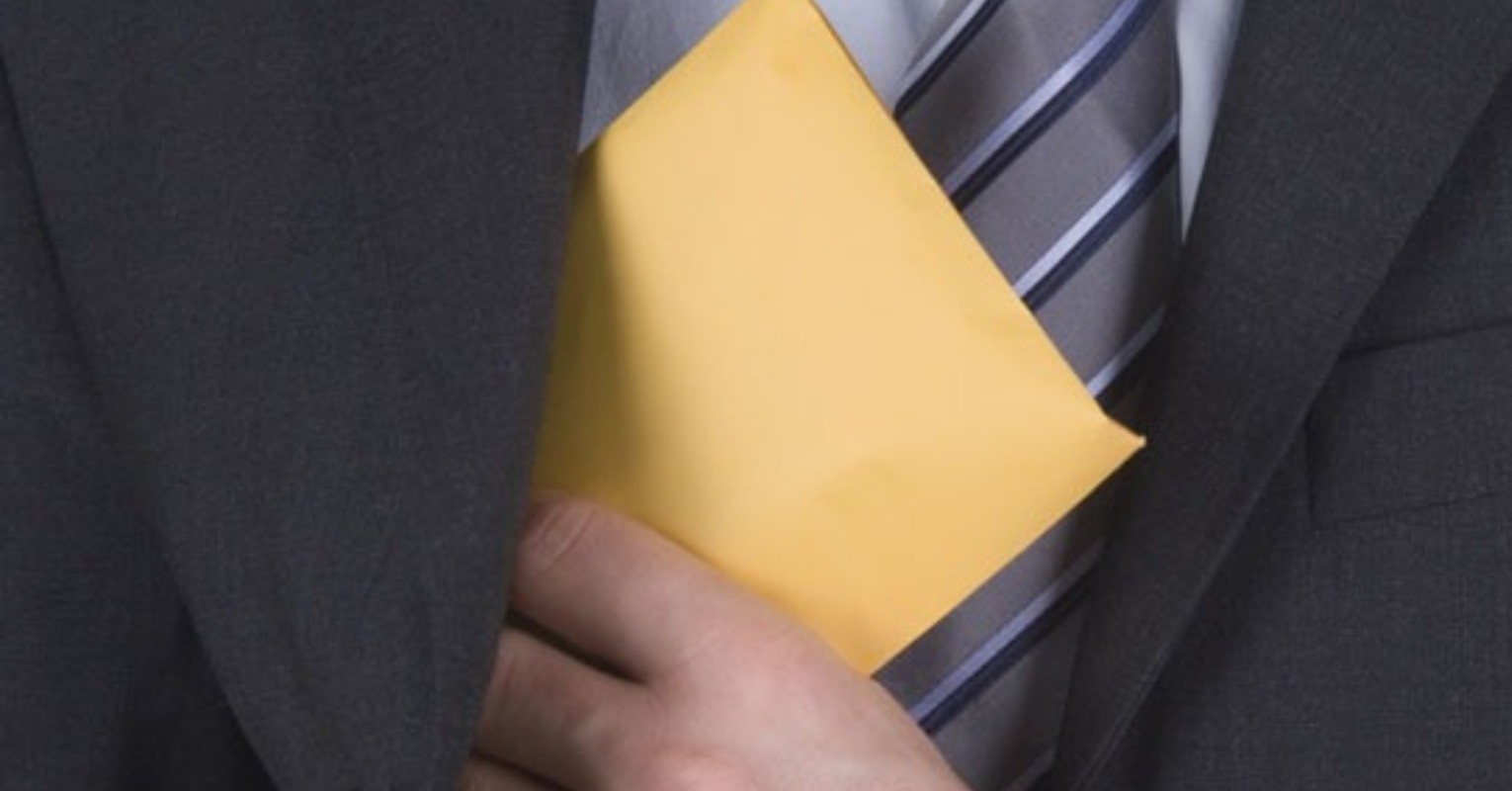 КИНА ПОГУБИ ГЕНЕРАЛЕН ДИРЕКТОР ЗАРАДИ ПРИМАЊЕ МИТО: Цел имот му беше конфискуван а нелегалните пари се вратени во државната каса