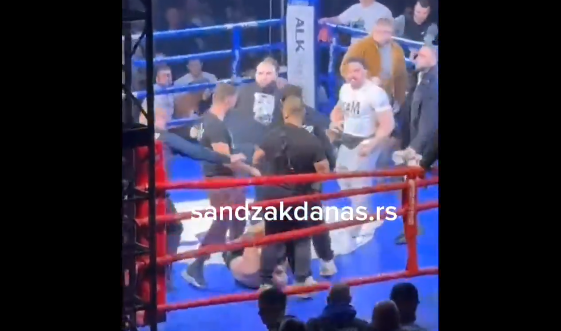 ВИДЕО| Масовна тепачка во Нови Пазар: Боксер славеше победа против локален натпреварувач, па гледачите влегоа во рингот