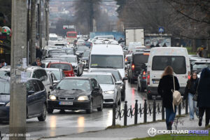 Гостивар-Полицијата казнува за погрешно паркирање, 17 возила подигнати од „пајакот“