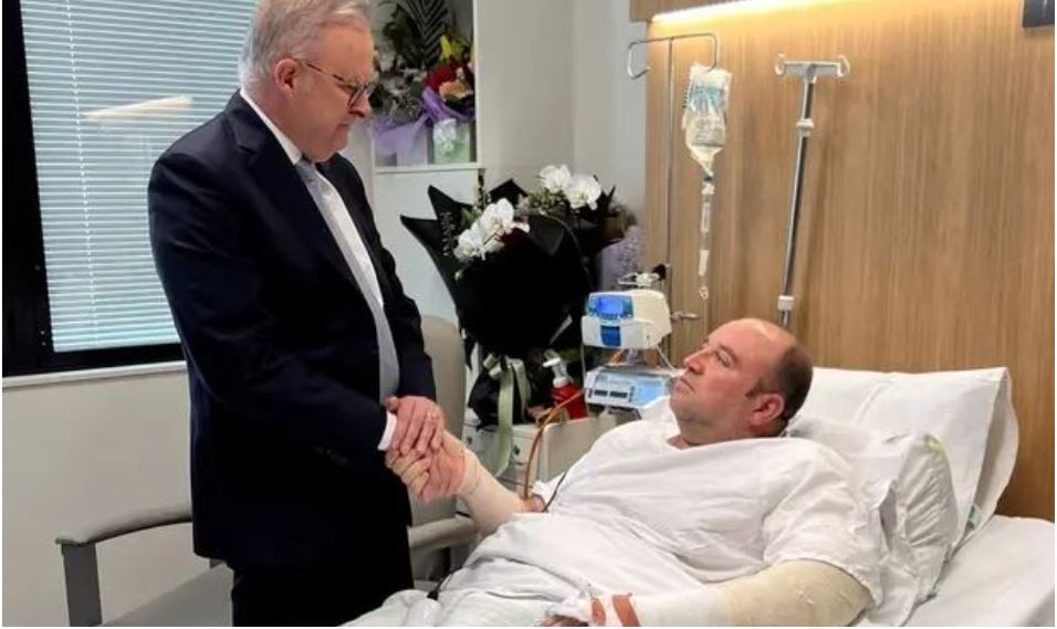 Австралискиот премиер го посети во болница херојот на Бонди: Ахмед ал-Ахмед e  „најдоброто од нашата земја“