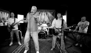 Каде ти – таму јас: Песна за љубов што не се откажува