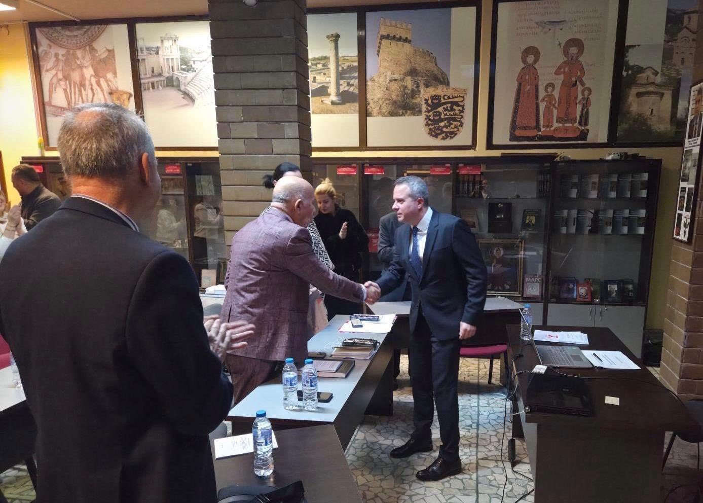 Градоначалникот на Центар докторираше на универзитет во Софија