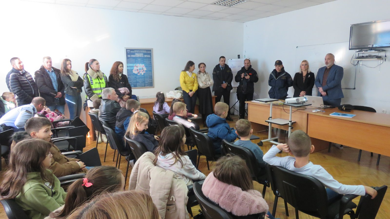 ФОТО | Деца учеа за врсничкото насилство, полицијата, петардите – возачи учеа тоа што требало да го знаат