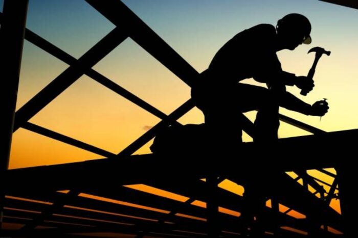 Си заградил државно земјиште и почнал да си гради