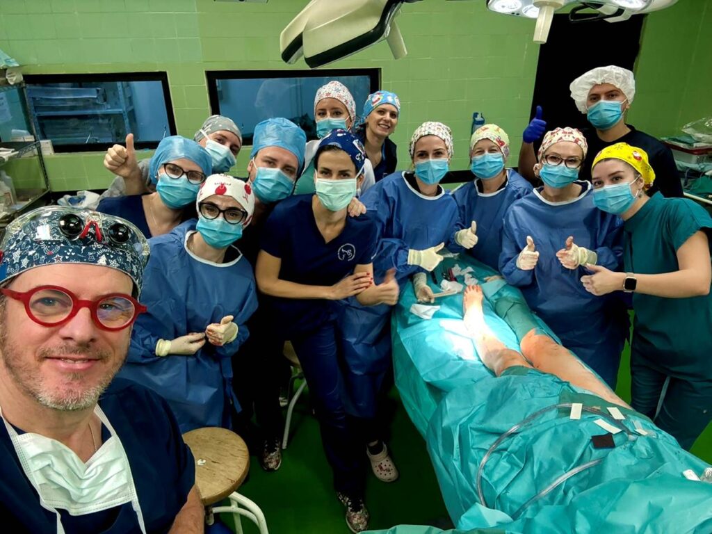 На Клиниката за пластична хирургија извршени 2 сложени микрохируршки операции