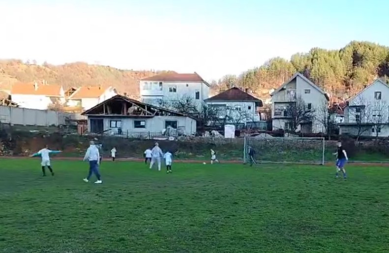 Фудбал во Македонска Каменица, големи на мали