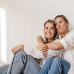 Зошто родителите од бејби-бум генерацијата им премолчуваат важни и тешки вести на своите веќе возрасни деца?