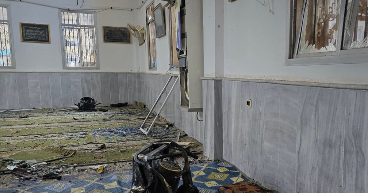 Најмалку шестмина загинати во експлозија во џамија на малцинска верска група во Сирија